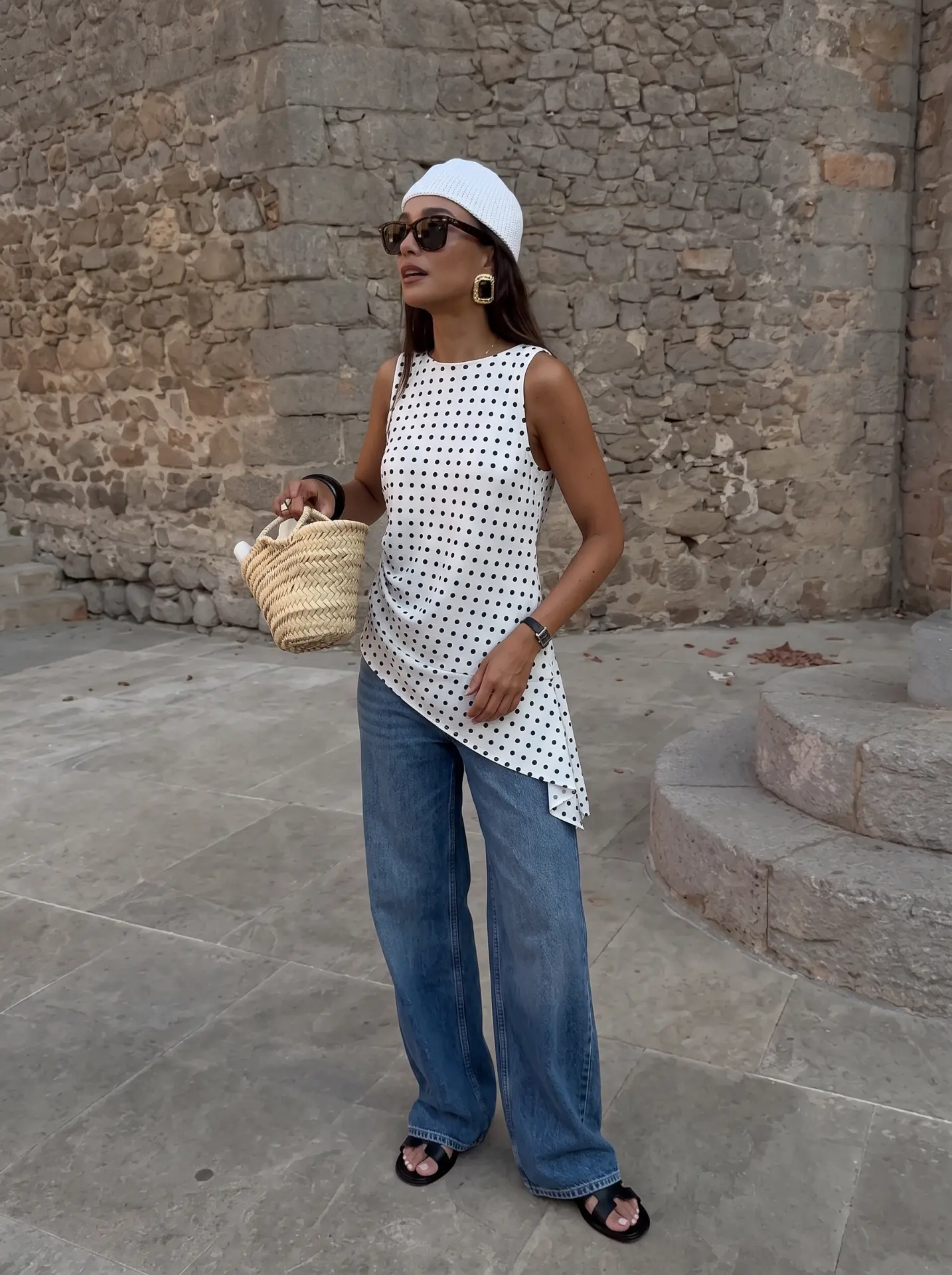 Fashion look in straatsetting, gemaakt met AI