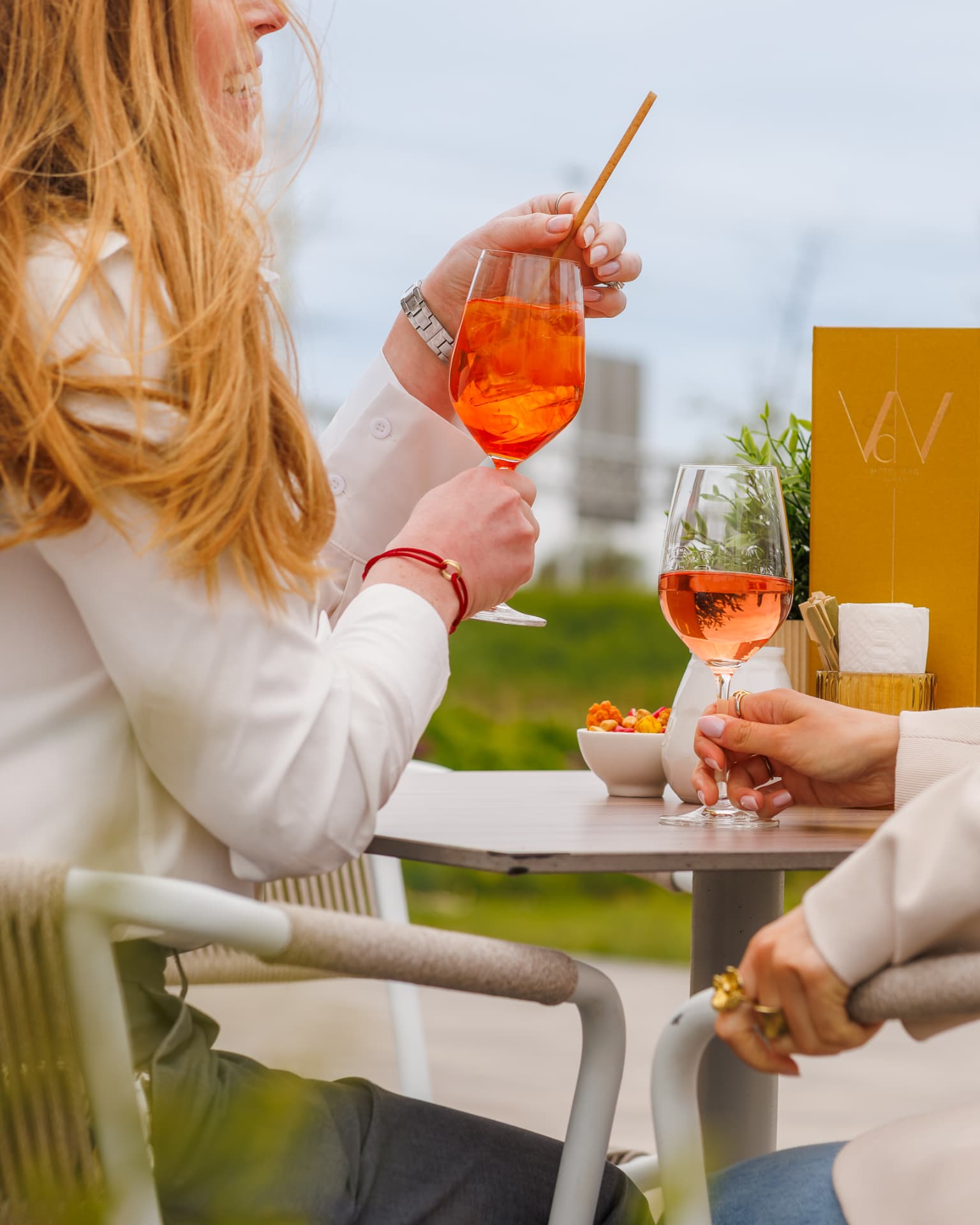 Borrelen op het terras